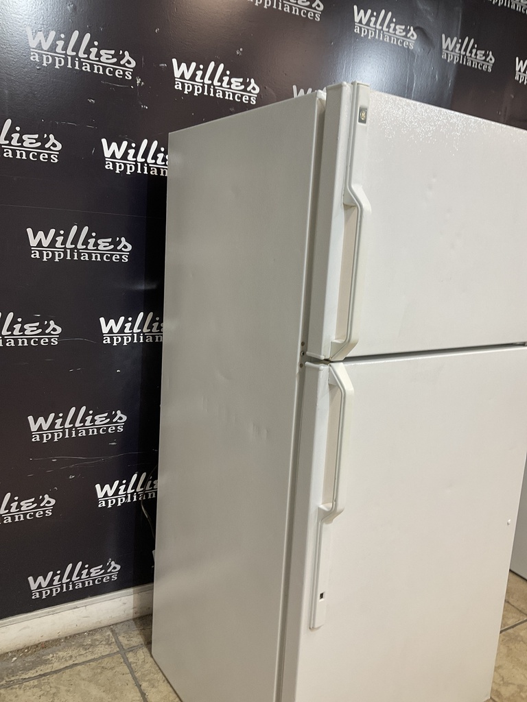 Ge Used Refrigerator Top and Bottom 28x61 1/2” (White) 