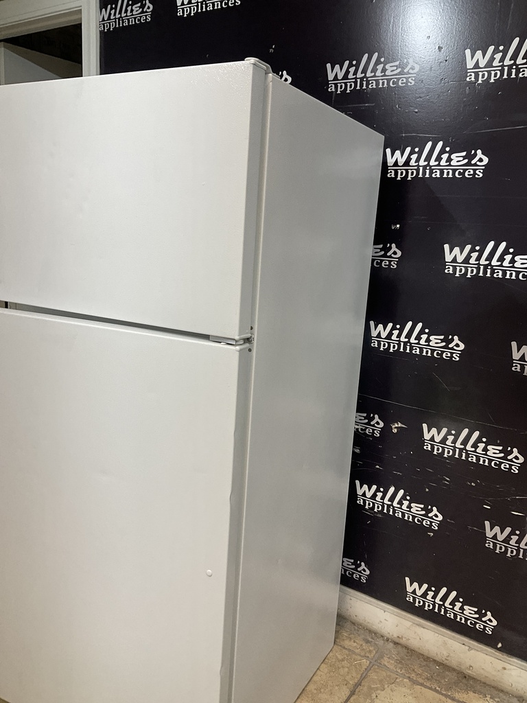 Ge Used Refrigerator Top and Bottom 28x61 1/2” (White) 