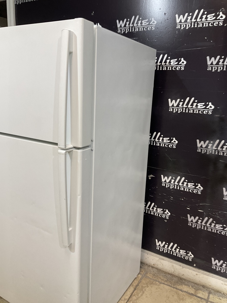 Ge Used Refrigerator Top and Bottom 28x61 1/2” (White) 