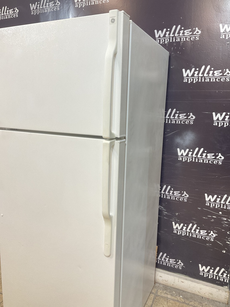 Ge Used Refrigerator Top and Bottom 28x64 1/2” (White) 