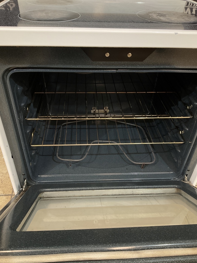 Ge Used Electric Stove 220volts (40/50 AMP) 30inches {3 prong} (White) 