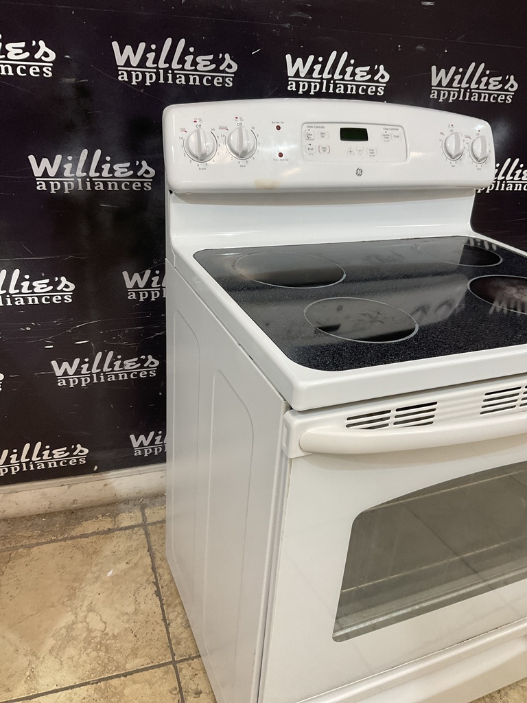 Ge Used Electric Stove 220volts (40/50 AMP) 30inches {3 prong} (White) 