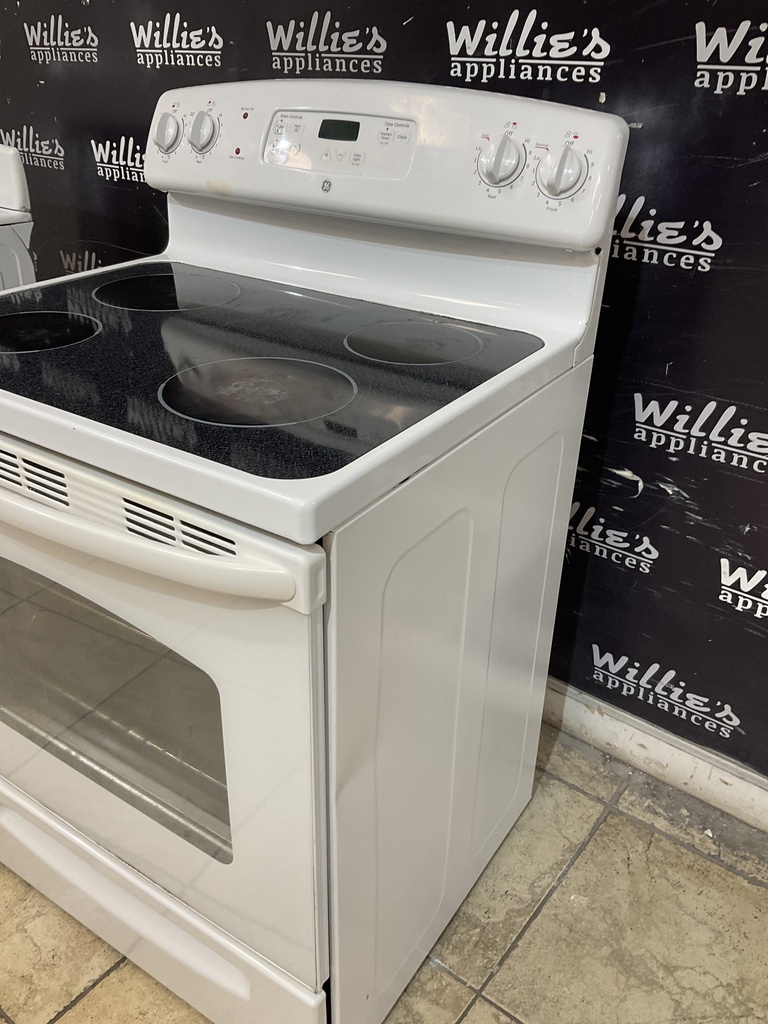 Ge Used Electric Stove 220volts (40/50 AMP) 30inches {3 prong} (White) 