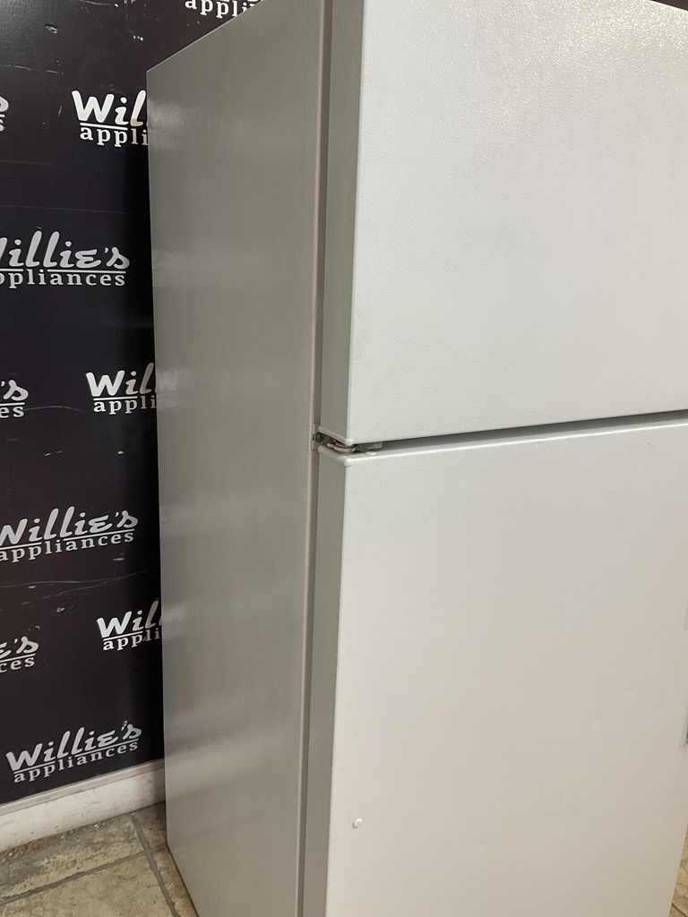 Hotpoint Used Refrigerator Top and Bottom 28x61 1/2” (White) 