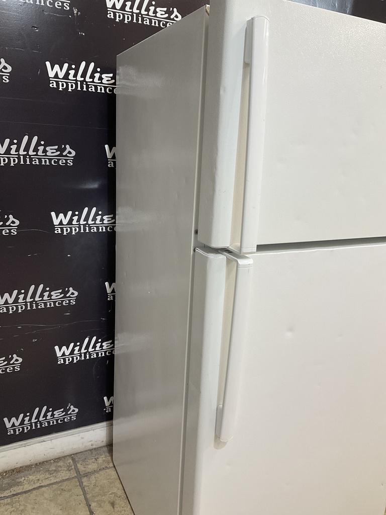 Ge Used Refrigerator Top and Bottom 28x61 1/2” (White) 