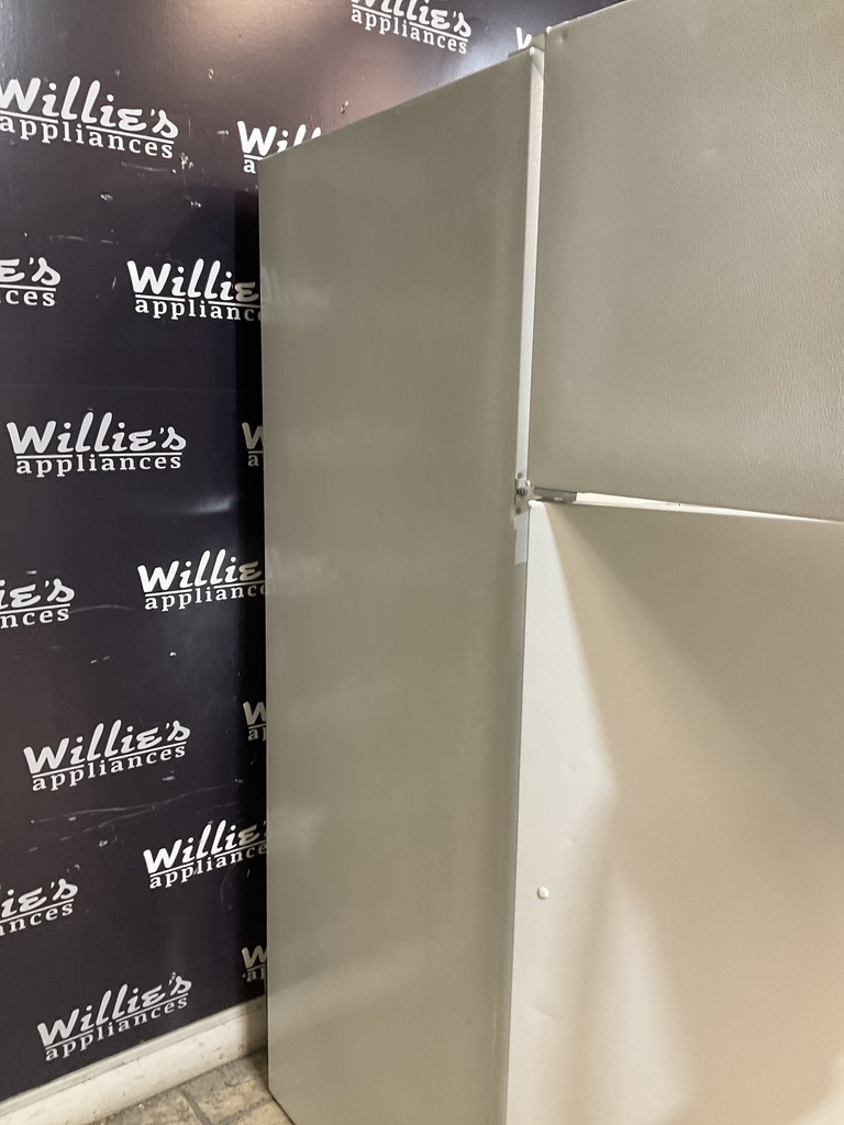 Ge Used Refrigerator Top and Bottom 28x67 1/2” (white)
