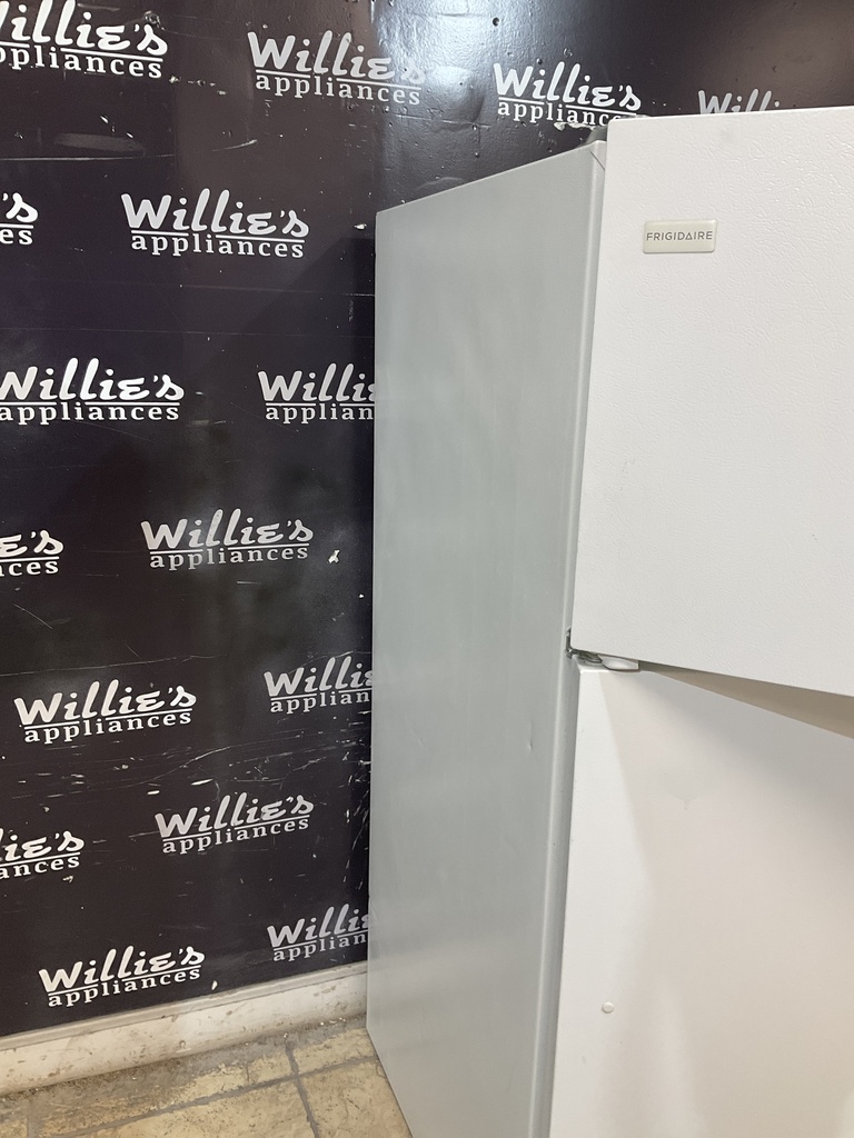 Frigidaire Used Refrigerator Top and Bottom 28x60 (white) 