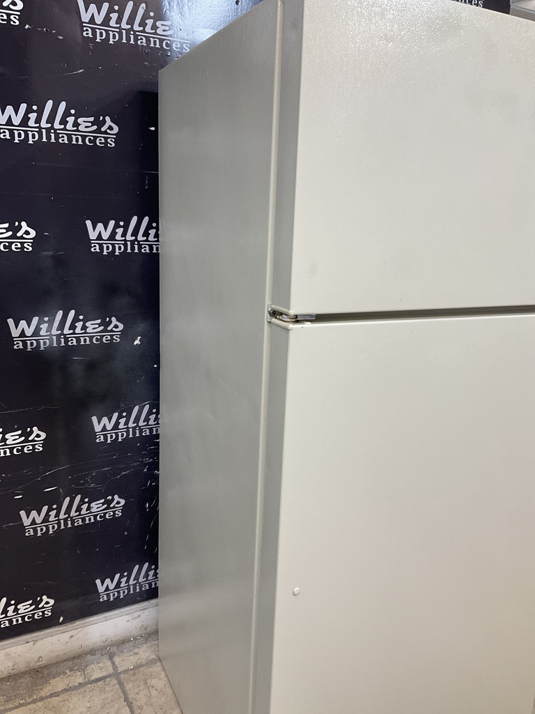 Hotpoint Used Refrigerator Top and Bottom 28x65 (Bisque) 