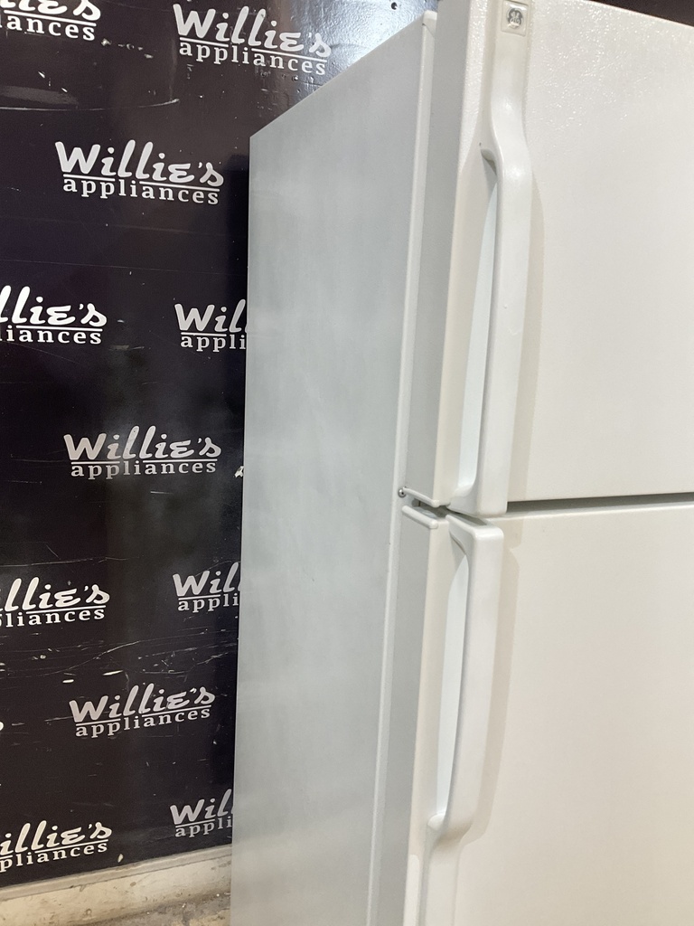 Ge Used Refrigerator Top and Bottom 28x61 1/2” (White) 
