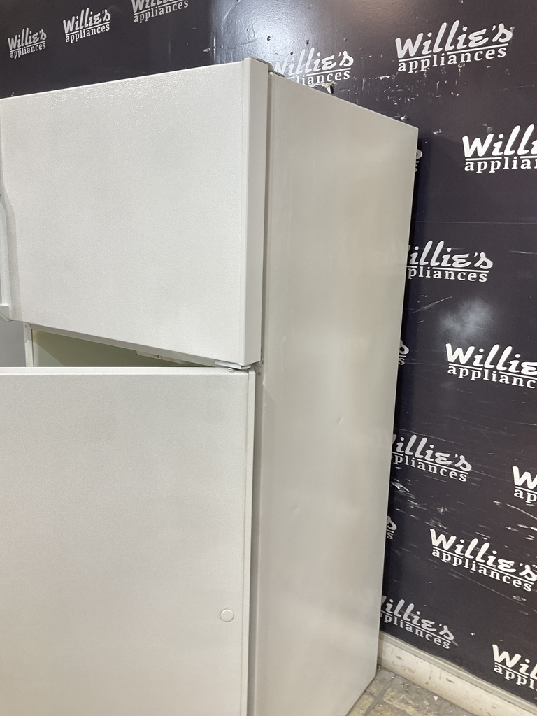 Ge Used Refrigerator Top and Bottom 28x61 1/2” (White) 