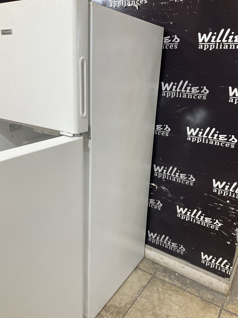 Hotpoint Used Refrigerator Top and Bottom 28x61 1/2” (White) 