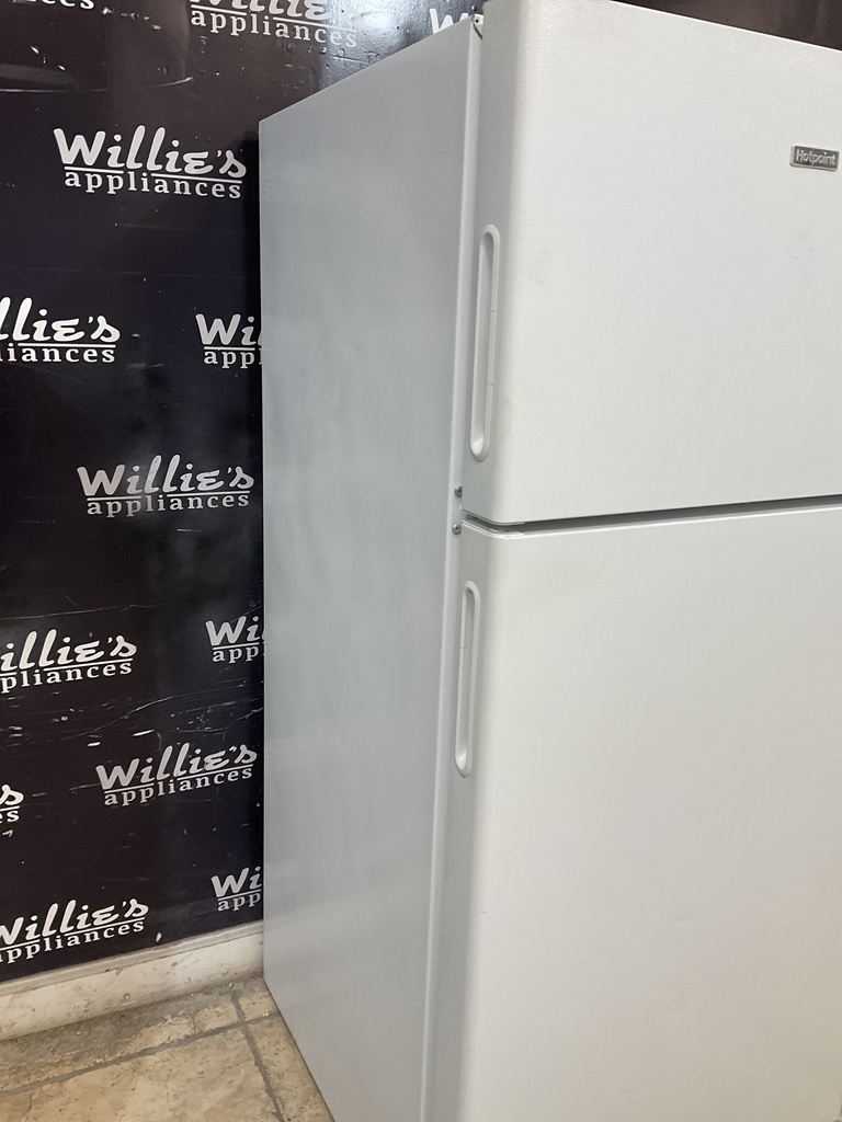 Hotpoint Used Refrigerator Top and Bottom 28x61 1/2” (White) 