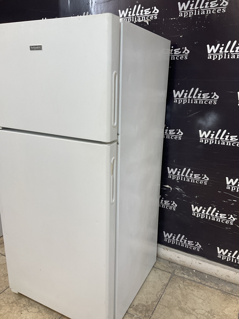Hotpoint Used Refrigerator Top and Bottom 28x61 1/2” (White) 
