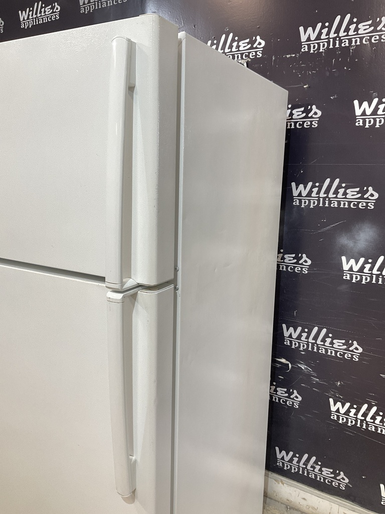 Ge Used Refrigerator Top and Bottom 28x61 1/2” (white) 