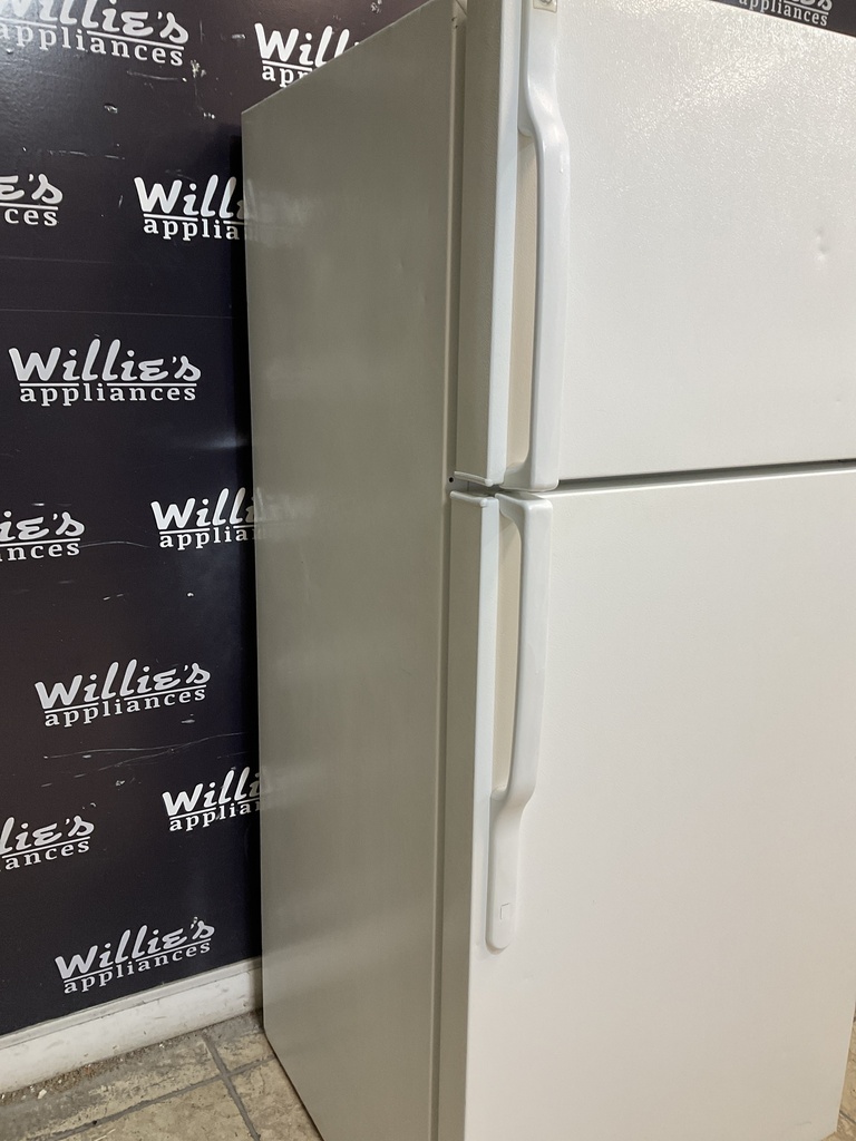 Ge Used Refrigerator Top and Bottom 28x64 1/2” (White) 