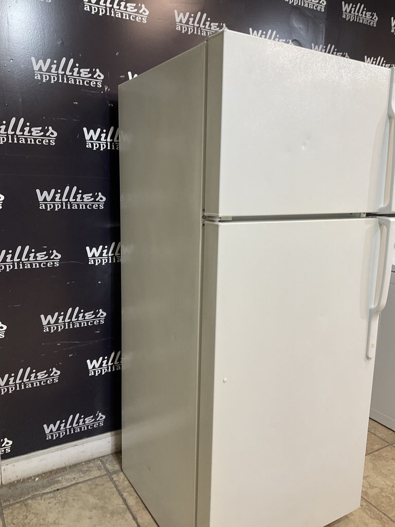 Ge Used Refrigerator Top and Bottom 28x67 1/2” (White) 