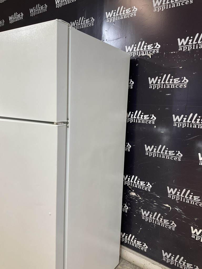 Ge Used Refrigerator Top and Bottom 28x67 1/2” (White) 