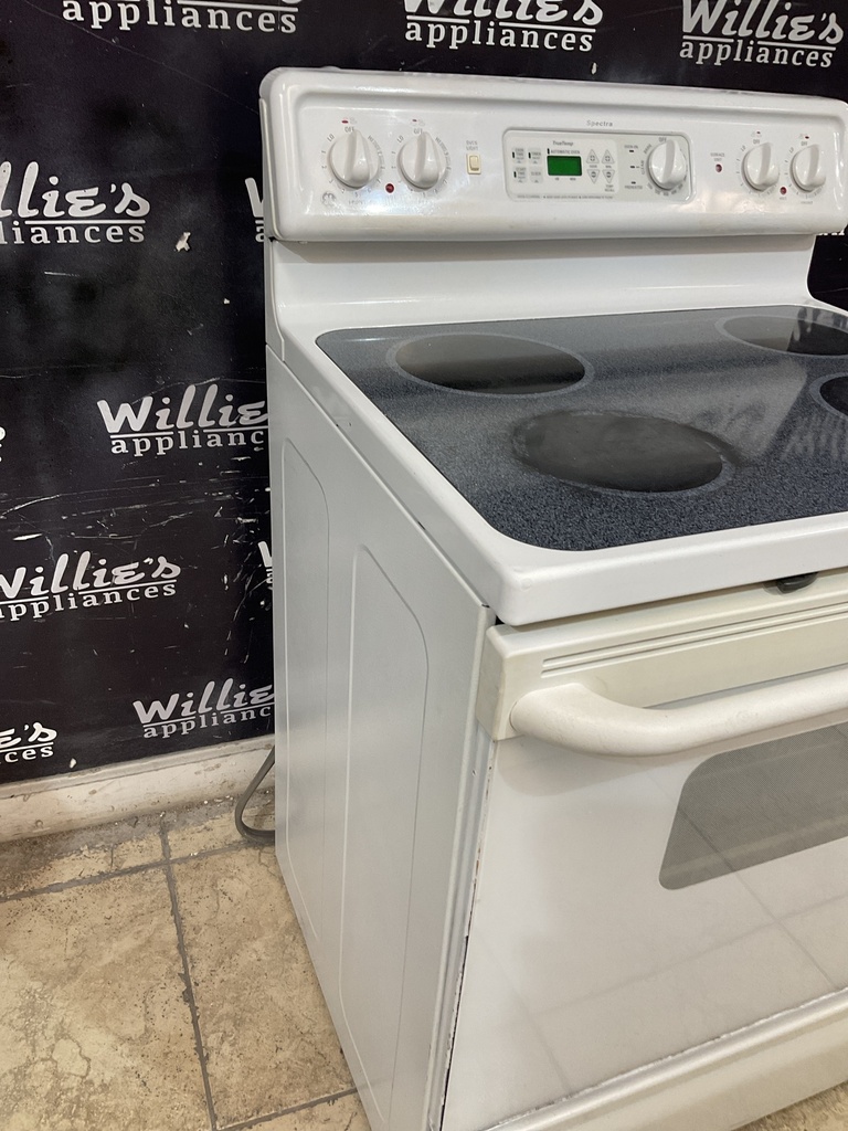 Ge Used Electric Stove 220volts (40/50 AMP) 30inches {3 prong} (white) 