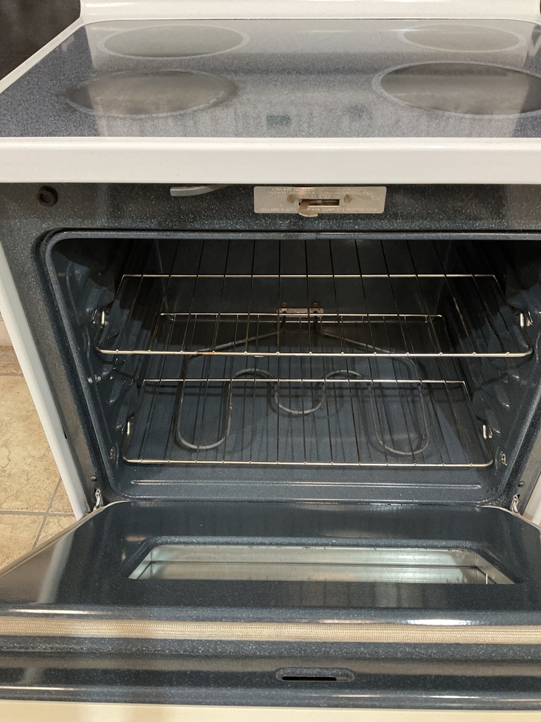 Ge Used Electric Stove 220volts (40/50 AMP) 30inches {3 prong} (white) 