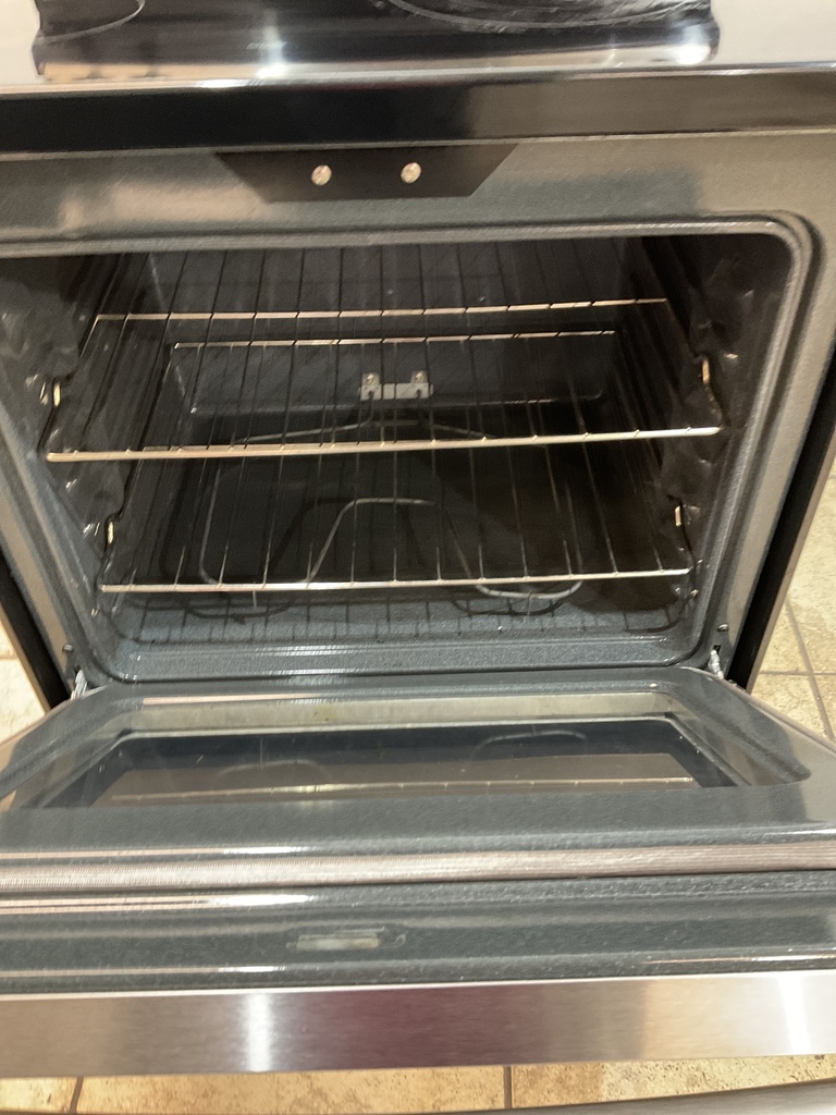 Ge Used Electric Stove 220volts (40/50 AMP) 30inches {no cord} (Stainless steel) 