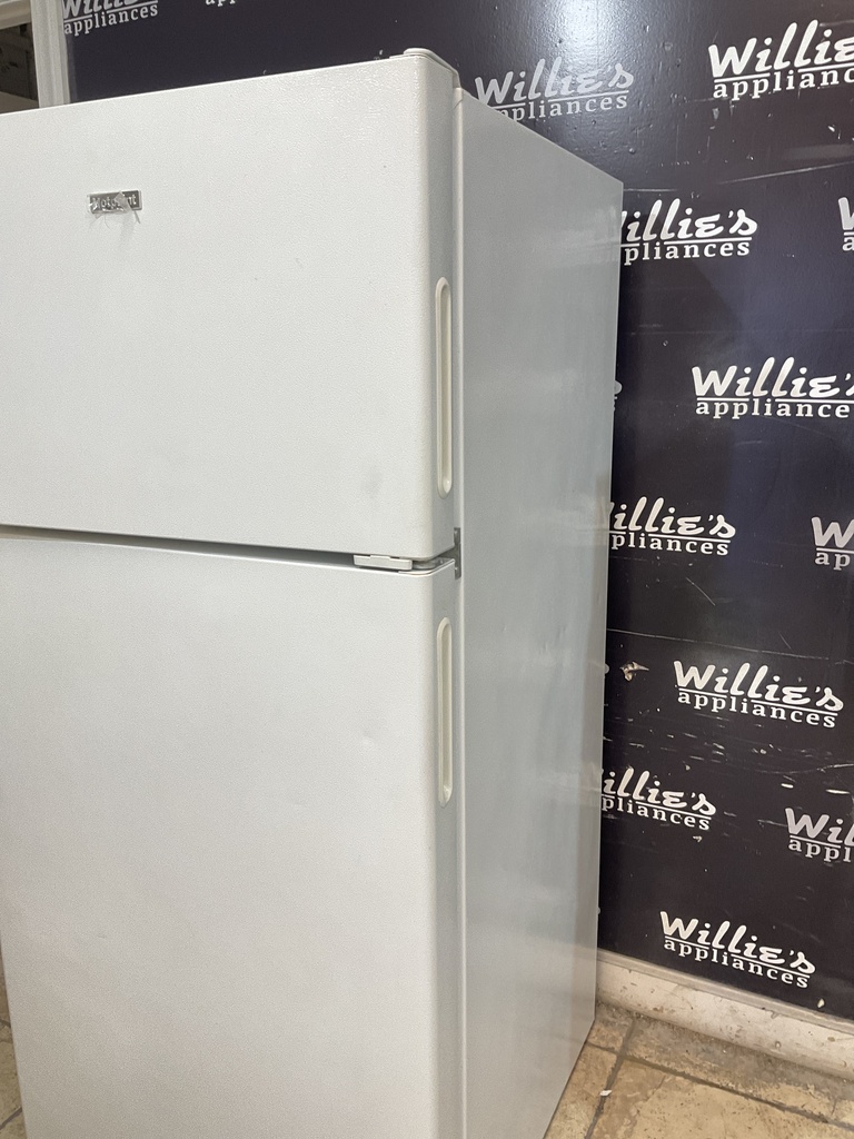 Hotpoint Used Refrigerator Top and Bottom 28x61 1/2” (White) 