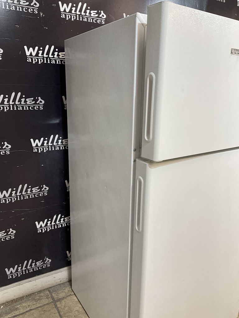 Hotpoint Used Refrigerator Top and Bottom 28x61 1/2” (White) 