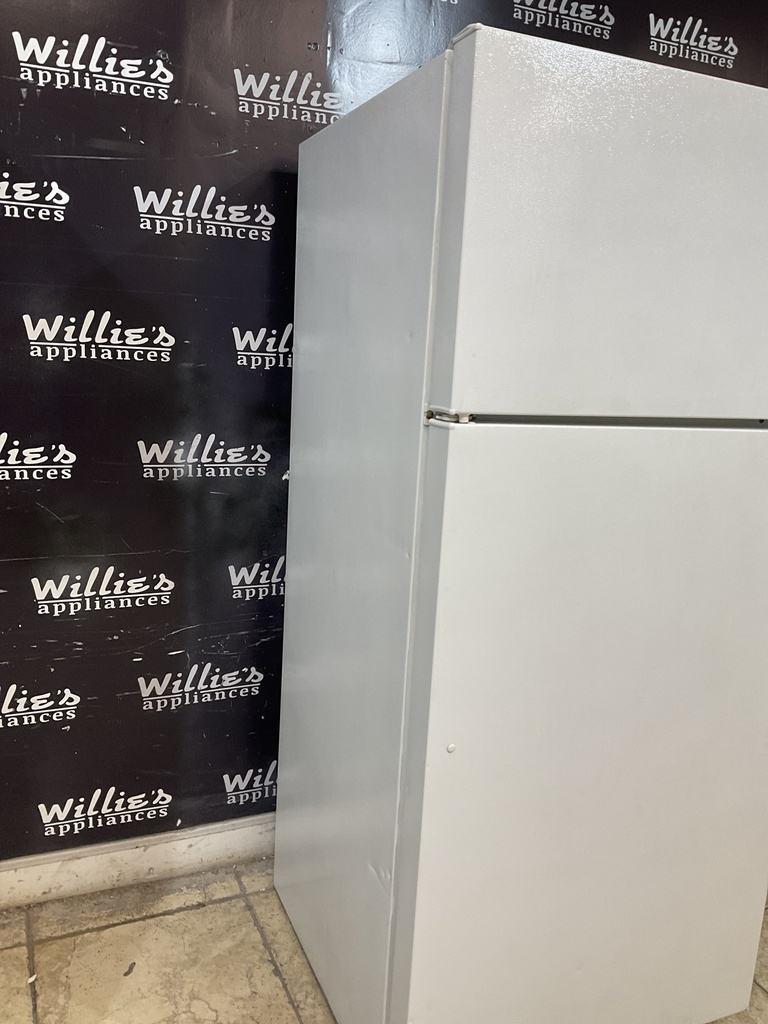 Hotpoint Used Refrigerator Top and Bottom 28x64 1/2” (White) 