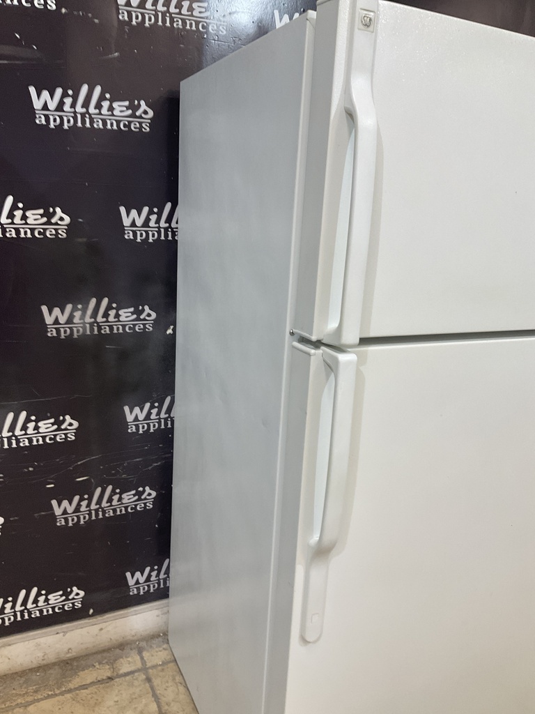 Ge Used Refrigerator Top and Bottom 28x61 1/2” (White) 