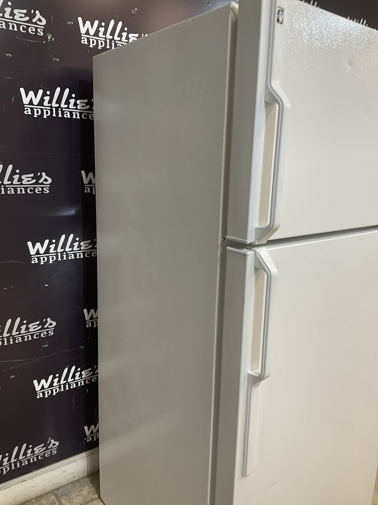 Hotpoint Used Refrigerator Top and Bottom 28x64 1/2” (White) 
