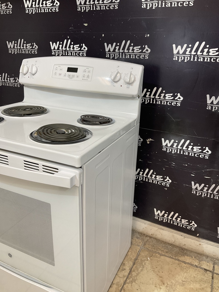 Ge Used Electric Stove 220volts (49/50 AMP) 30inches {3 prong} (white) 