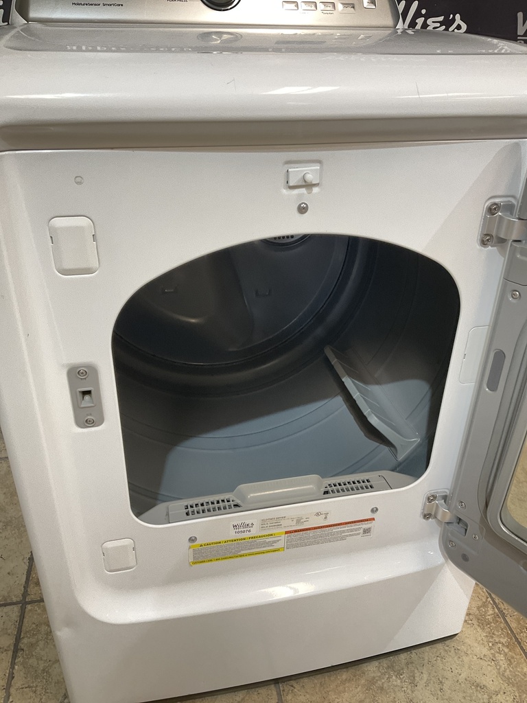 Samsung Used Electric Dryer 220volts (30 AMP) 27inches. {no cord}  (white)