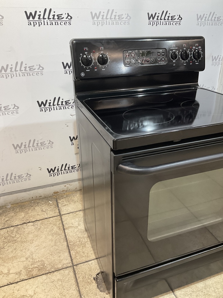 Ge Used Electric Stove 220volts (40/50 AMP) 30inches {3 prong} (Black) 