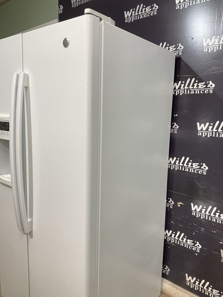 Ge Used Refrigerator Side By Side 32x67 1/2” (White) 