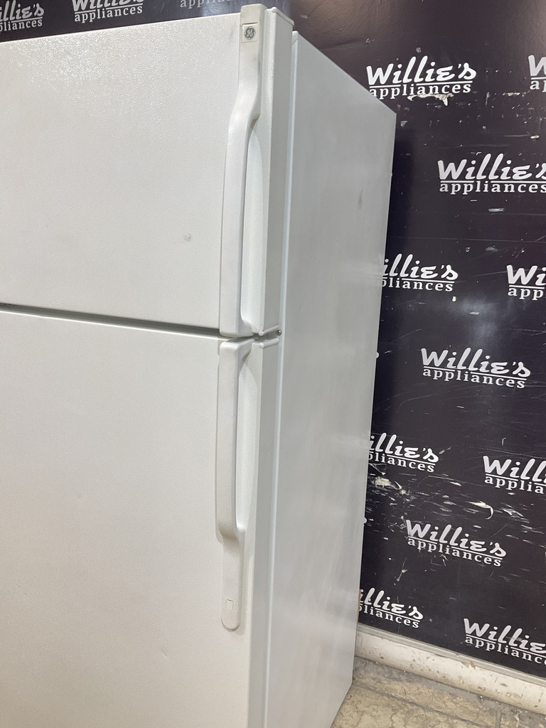 Ge Used Refrigerator Top and Bottom 28x64 1/2” (White) 