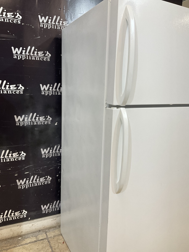 White Westinghouse Used Refrigerator Top and Bottom 30x66 (White) 