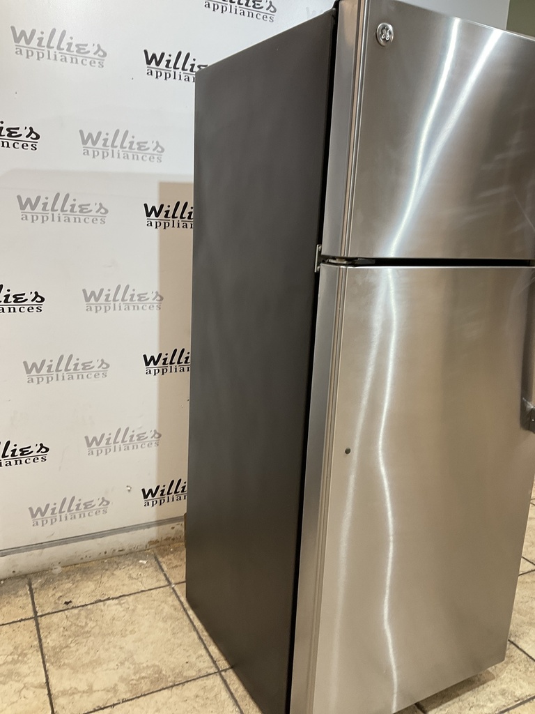 Ge Used Refrigerator Top and Bottom 28x67 (Stainless Steel) 