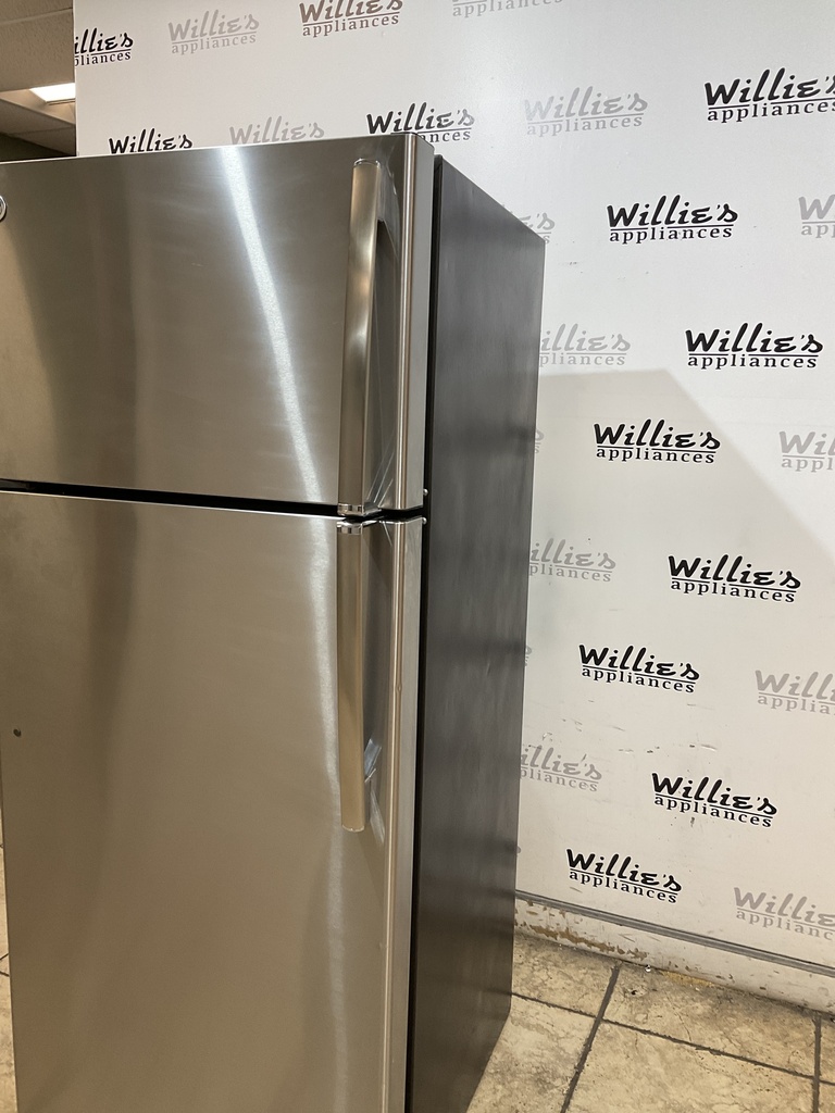 Ge Used Refrigerator Top and Bottom 28x67 (Stainless Steel) 