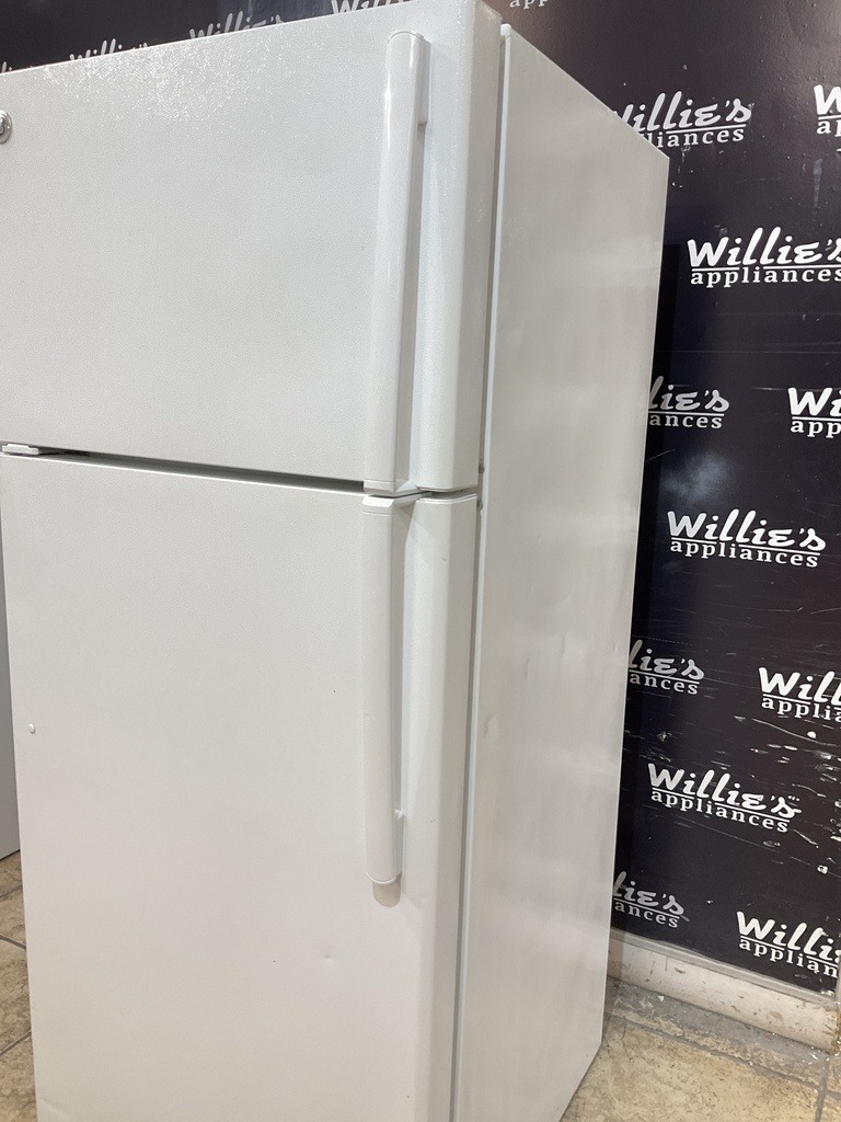 Ge Used Refrigerator Top and Bottom 28x64 1/2” (White) 