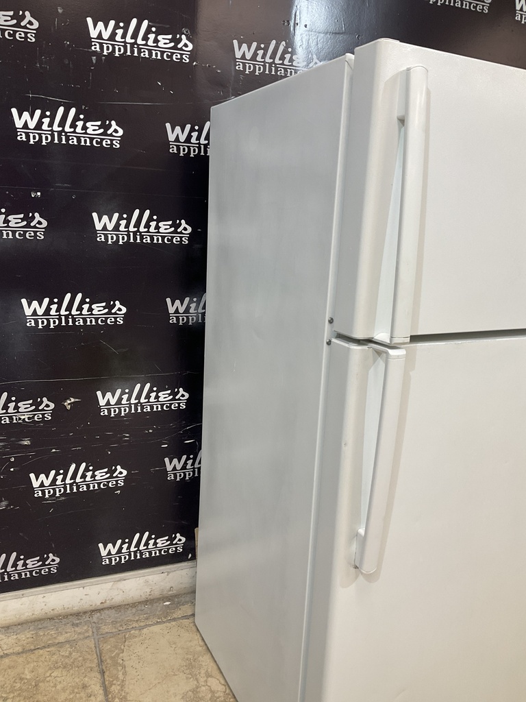 Ge Used Refrigerator Top and Bottom 28x61 1/2” (White) 