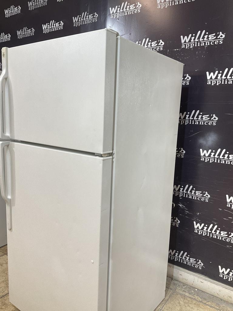 Ge Used Refrigerator Top and Bottom 28x61 1/2” (White) 