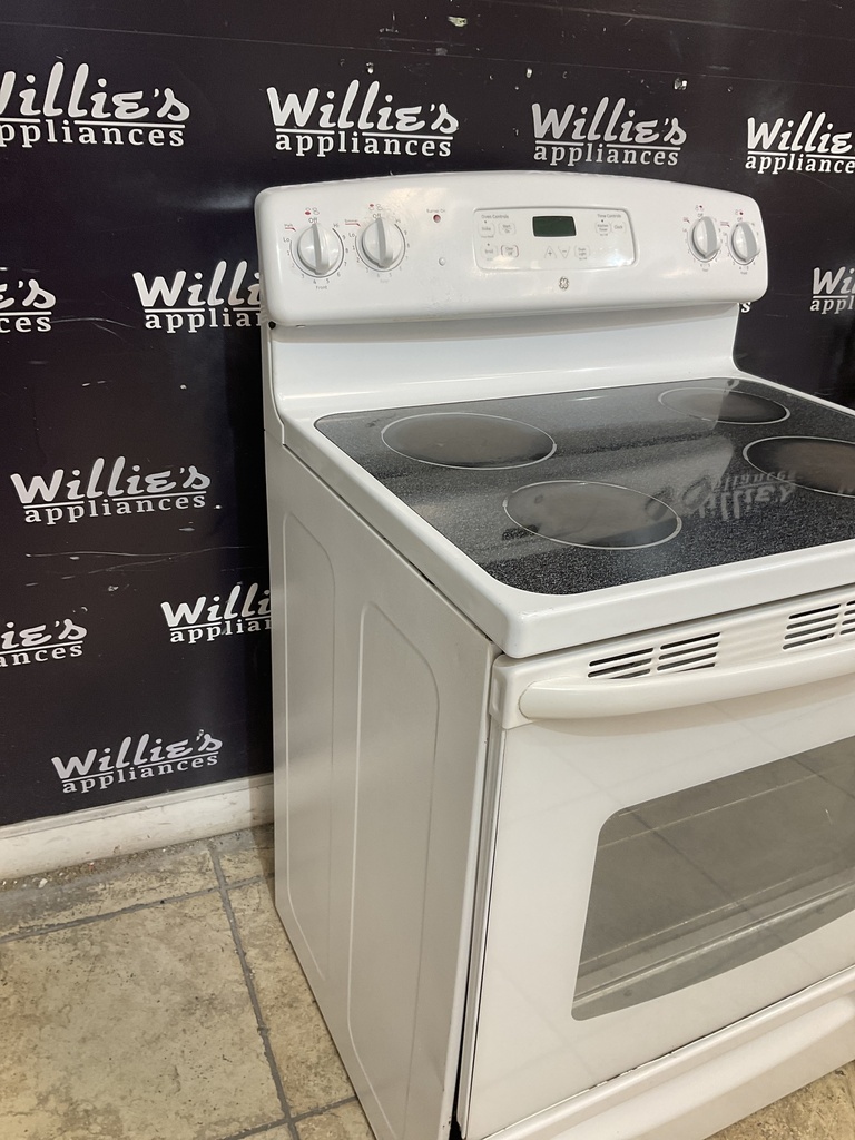 Ge Used Electric Stove 220volts (40/50 AMP) 30inches {no cord} (White) 