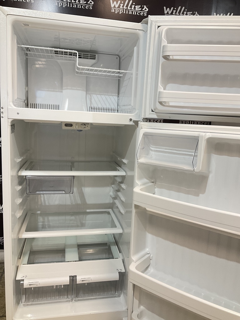Ge Used Refrigerator Top and Bottom 28x67 1/2” (white) 