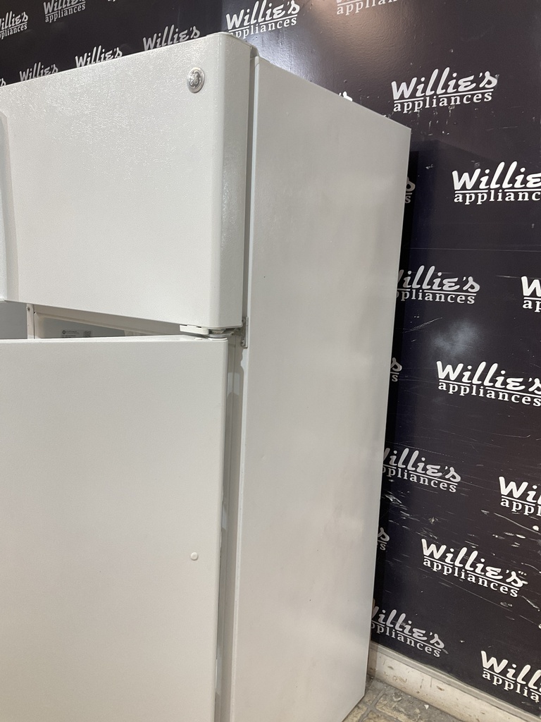 Ge Used Refrigerator Top and Bottom 28x64 1/2” (White) 