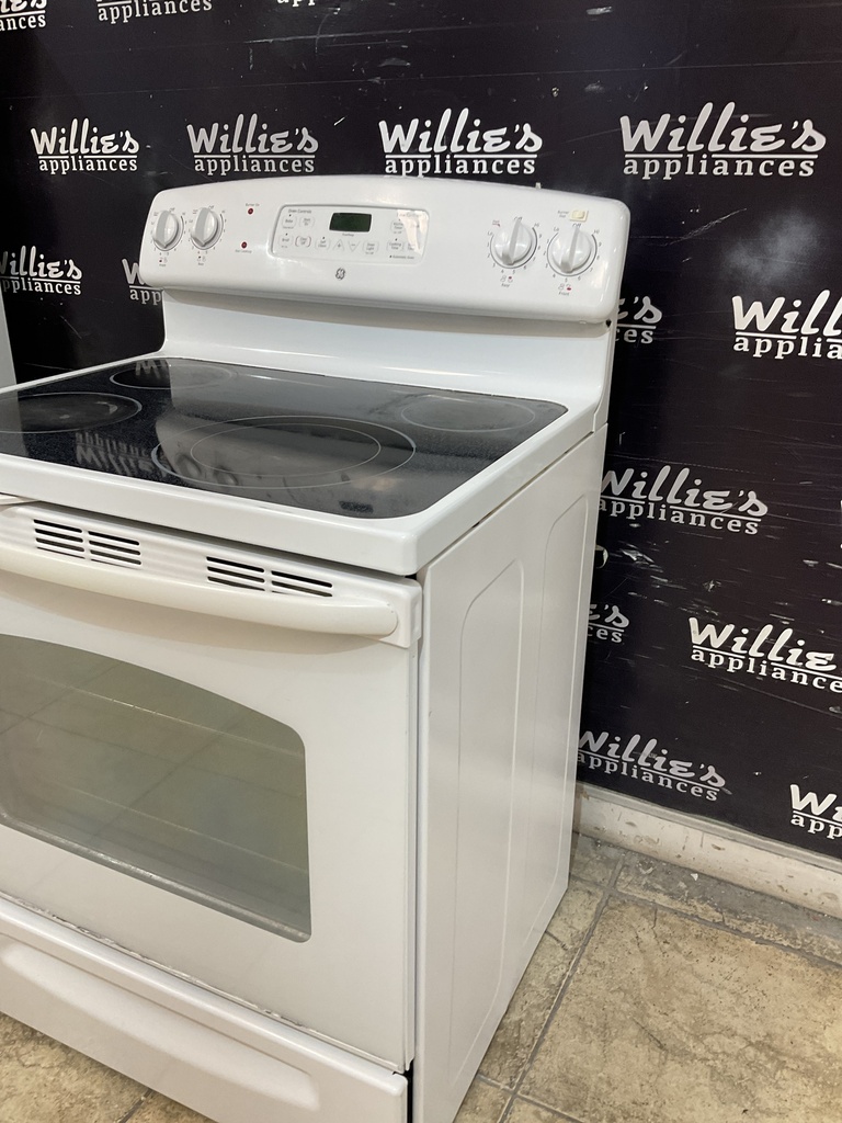 Ge Used Electric Stove 220volts (40/50 AMP) 30inches {4 prong} (White) 