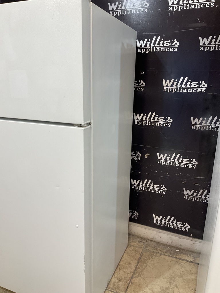 Hotpoint Used Refrigerator Top and Bottom 28x61 1/2” (White)
