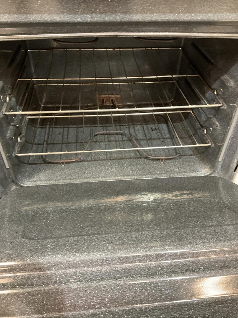 Ge Used Electric Stove 220volts (40/50 AMP) 30inches {no cord} (White/Black) 