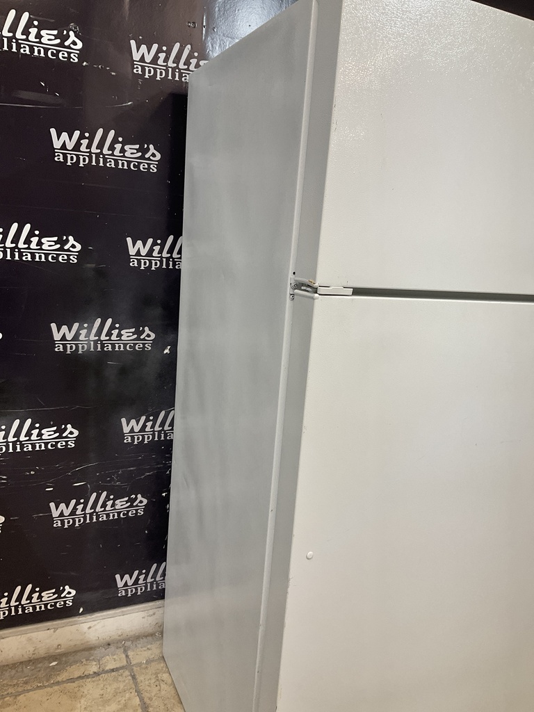 Ge Used Refrigerator Top and Bottom 28x67 1/2” (White) 