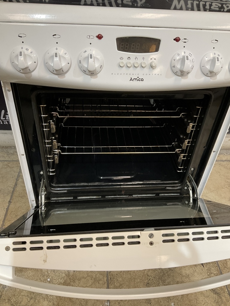 Amica Used Electric Stove 220volts (40/50 AMP) 24inches {3 prong} (White) 