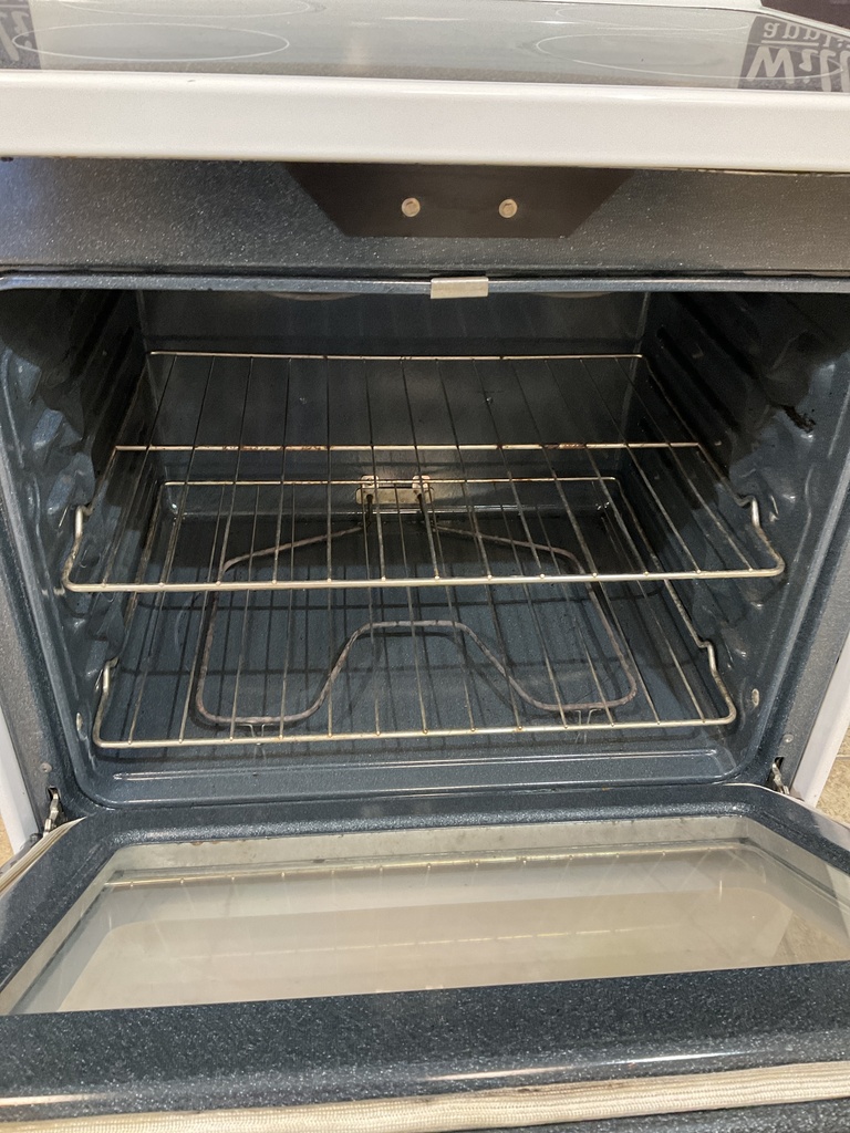 Ge Used Electric Stove 220volts (40/50 AMP) 30inches {no cord} (White) 