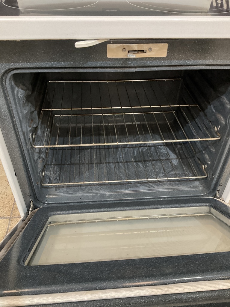 Ge Used Electric Stove 220volts (40/50 AMP) 30inches {no cord} (White)